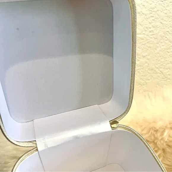 CHANEL Cream and Gold Cosmetic Vanity Bag with Crossbody Chain - Picture 9 of 14